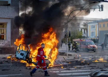 Russian Airstrikes Hit Kyiv and Zaporizhzhia Amid Ongoing Conflict