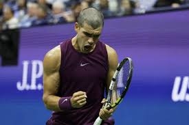 US Open 2025: Carlos Alcaraz Cruises, Novak Djokovic Battles Through, Sabalenka, Raducanu Advance