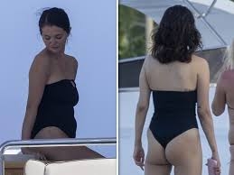 ✨ Selena Gomez Stuns Fans as She Flaunts Her Figure during Girls’ Yacht Trip to Cabo