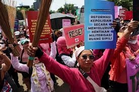 Broom-Wielding Women Lead Protests in Indonesia as President Jokowi Heads to China