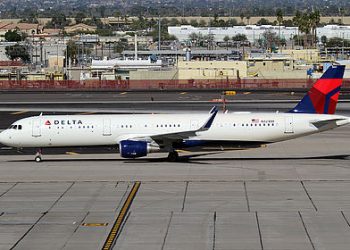 White House warns of holiday air-travel chaos as shutdown enters fourth week